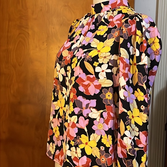 Who What Wear Bright Floral Blouse. - Picture 12 of 12